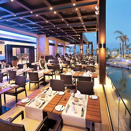 منتجع أولمبيك لاغون ريزورت 5*